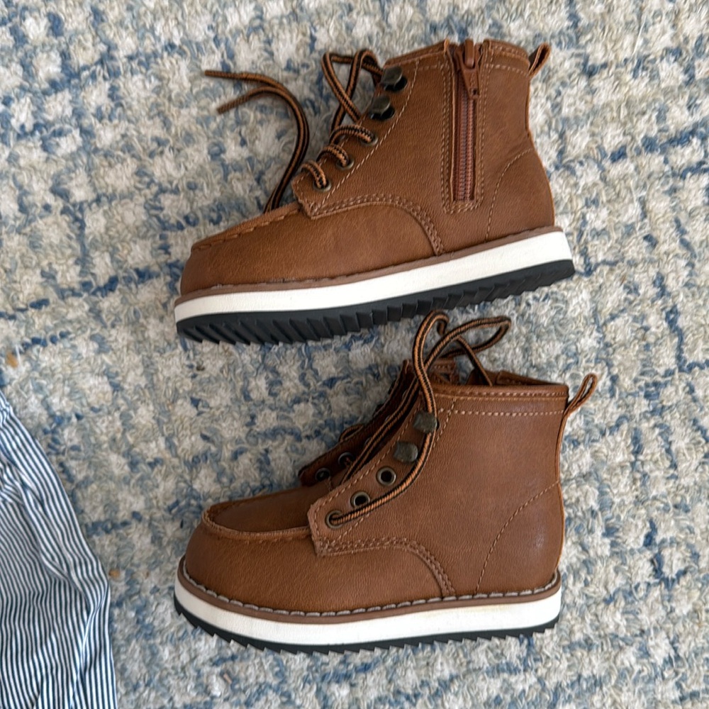 BRAND NEW Gap kids brown boots.